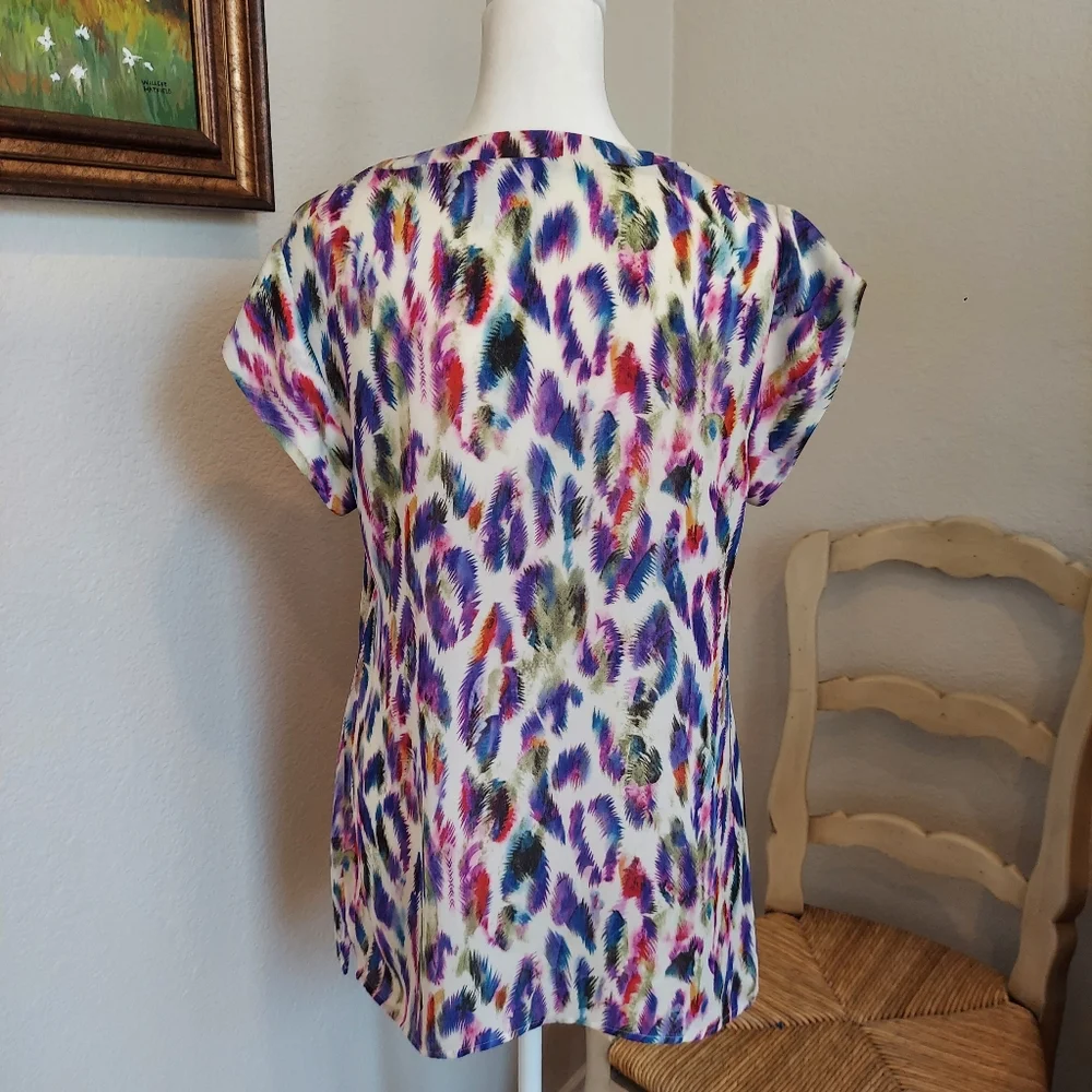 Cabi Feather Print V Neck Blouse Top with Cap Sleeve Sz S - Picture 4 of 15